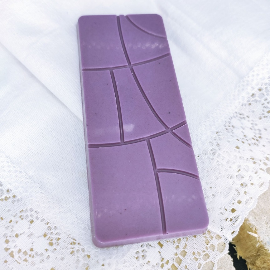 Фруктовый гурмэ-шоколад БЕЗ САХАРА белый фиолетового цвета 43% какао с фиолетовым бататом, натуральный фото 1