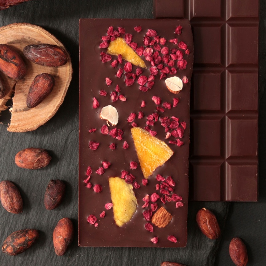 Шоколад гурме горький, тёмный 80% какао с манго, миндалем и малиной натуральный без ГМО фото 1